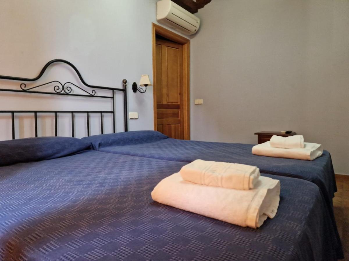 Hostal La Plata Oropesa Esterno foto