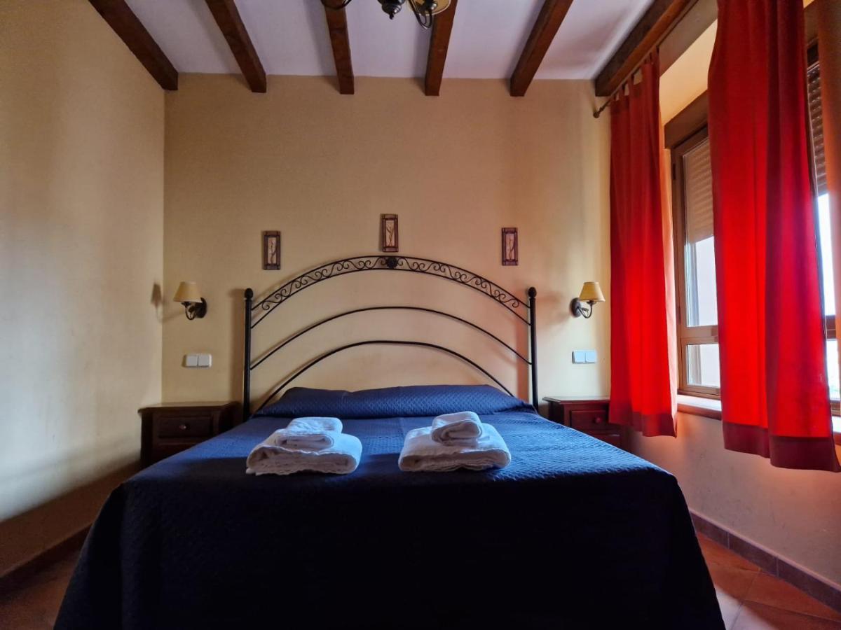 Hostal La Plata Oropesa Esterno foto