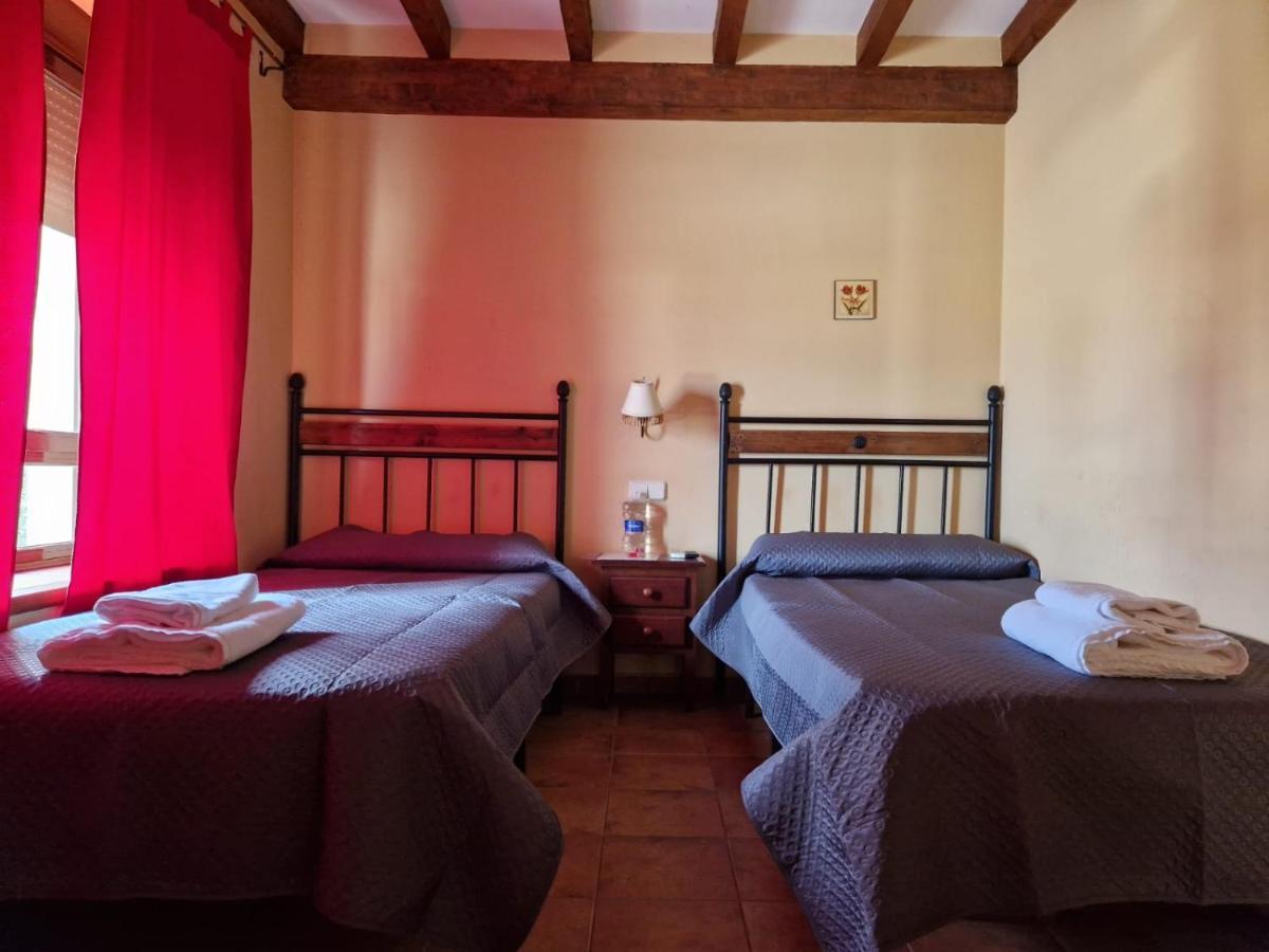 Hostal La Plata Oropesa Esterno foto